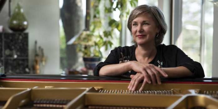 Twilight Hour: Collected Stories for Piano is the latest recording from Halifax pianist Jennifer King, a collection of twelve short piano works inspired by fairy tales.