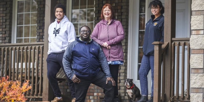 Organizational guru Jane Veldhoven helps two generations of the Sparks family from Dartmouth move from their large family home to a much smaller one in season three of The Big Downsize.