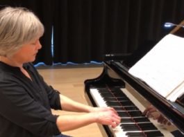 Award-winning Halifax pianist Jennifer King performs from and chats about her new album O Mistress Moon: Canadian Edition in this Facebook Live event.